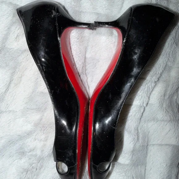👠 CHRISTIAN LOUBOUTIN Pretty, black patent leather Open-Toe Women's Shoes 38